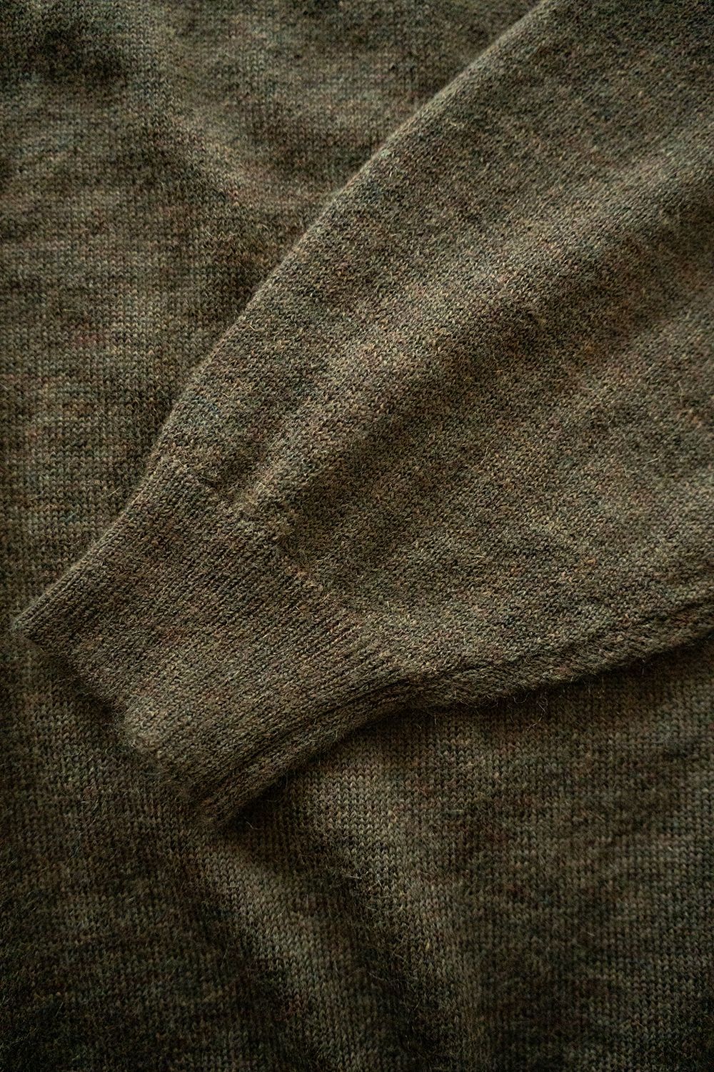 【25AW】エクストラキッドモヘア12Gニットカーディガン(OLIVE)