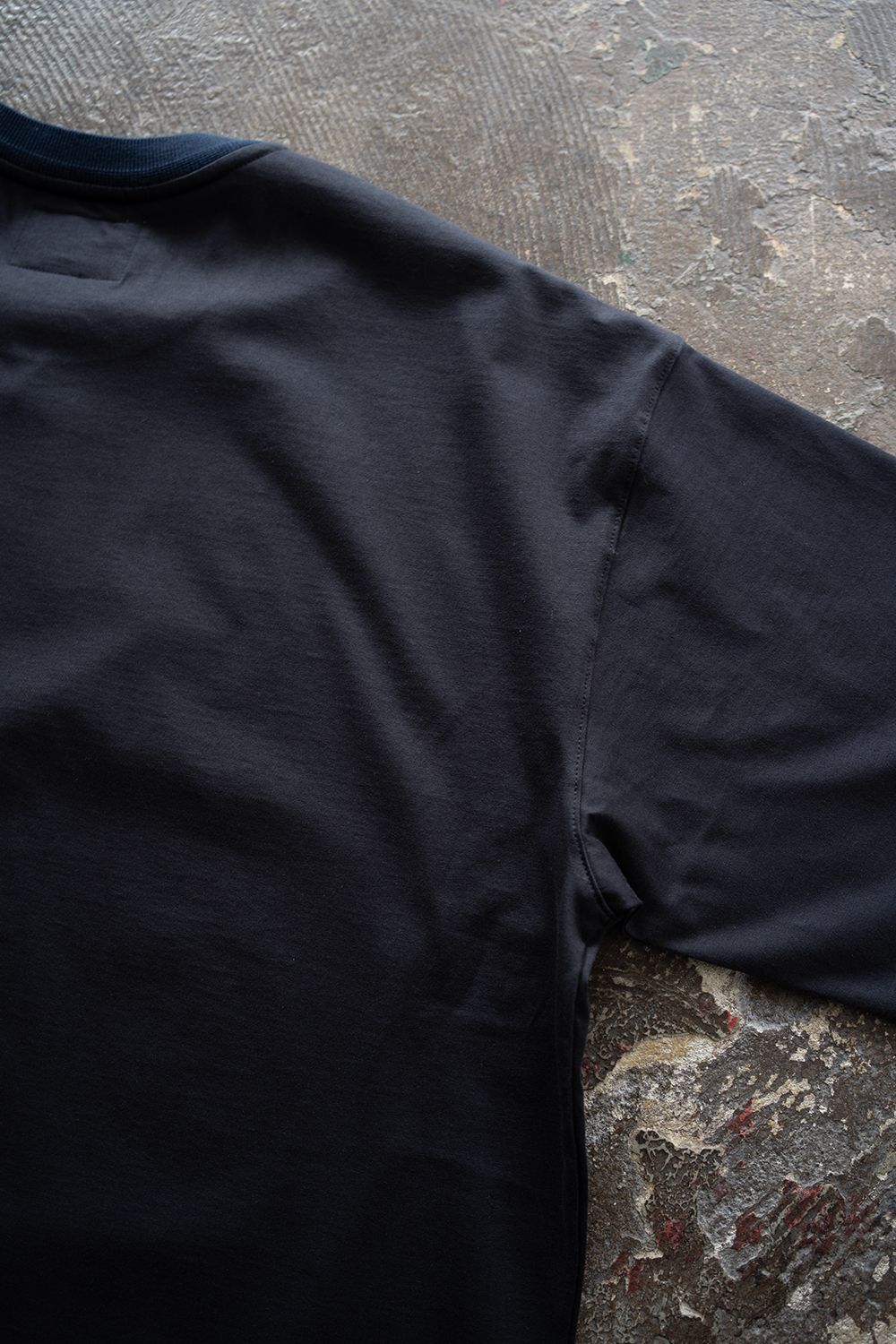 【26SS】オーバーサイズネックリブTシャツ(BLACK NAVY)