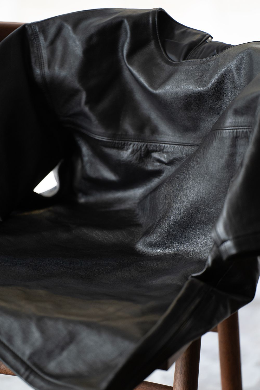 【ラスト1点】【24SS】Cow Leather P/O/カウレザープルオーバー(BLACK)