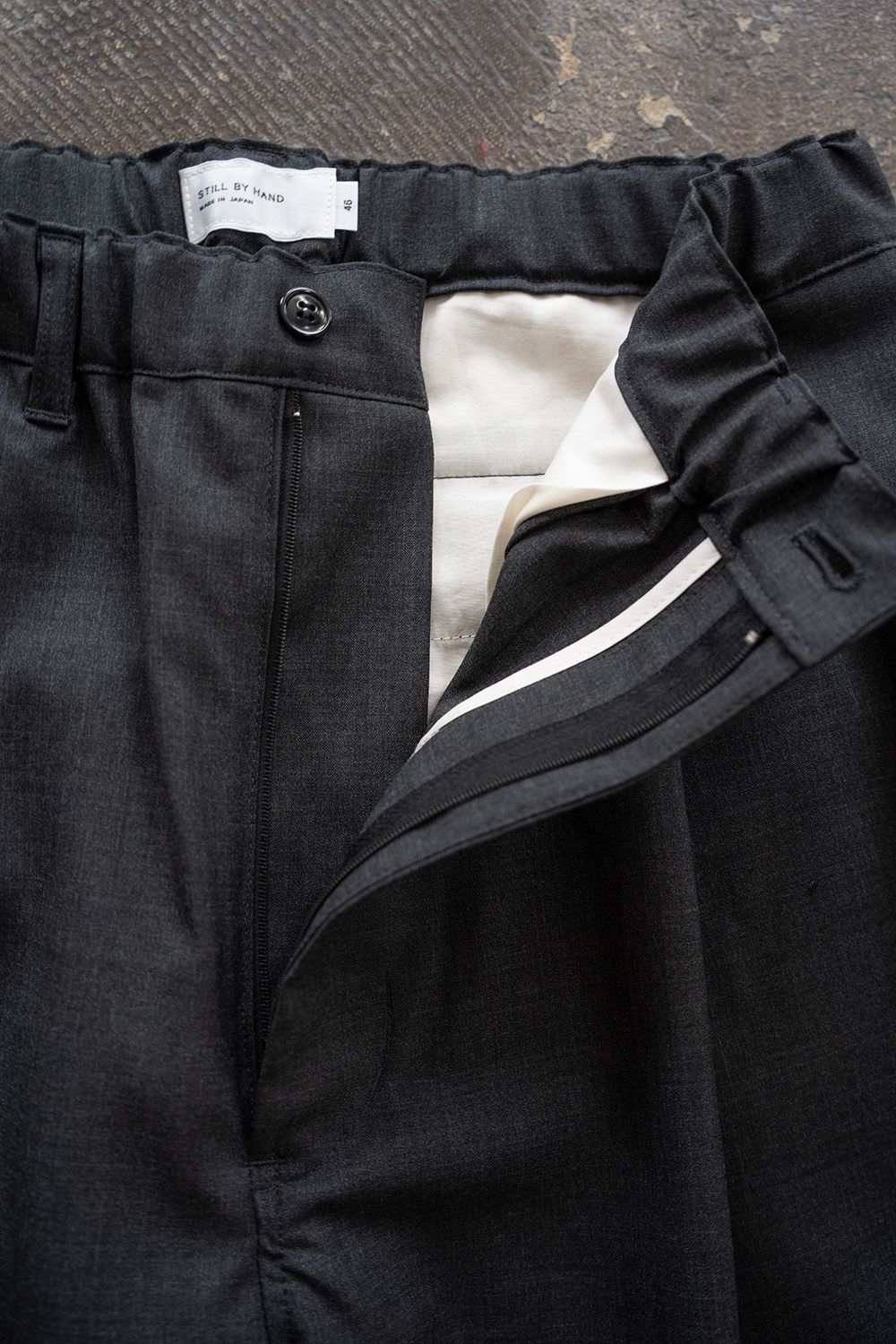 【26SS】ウォッシャブルウールイージースラックス(CHARCOAL)