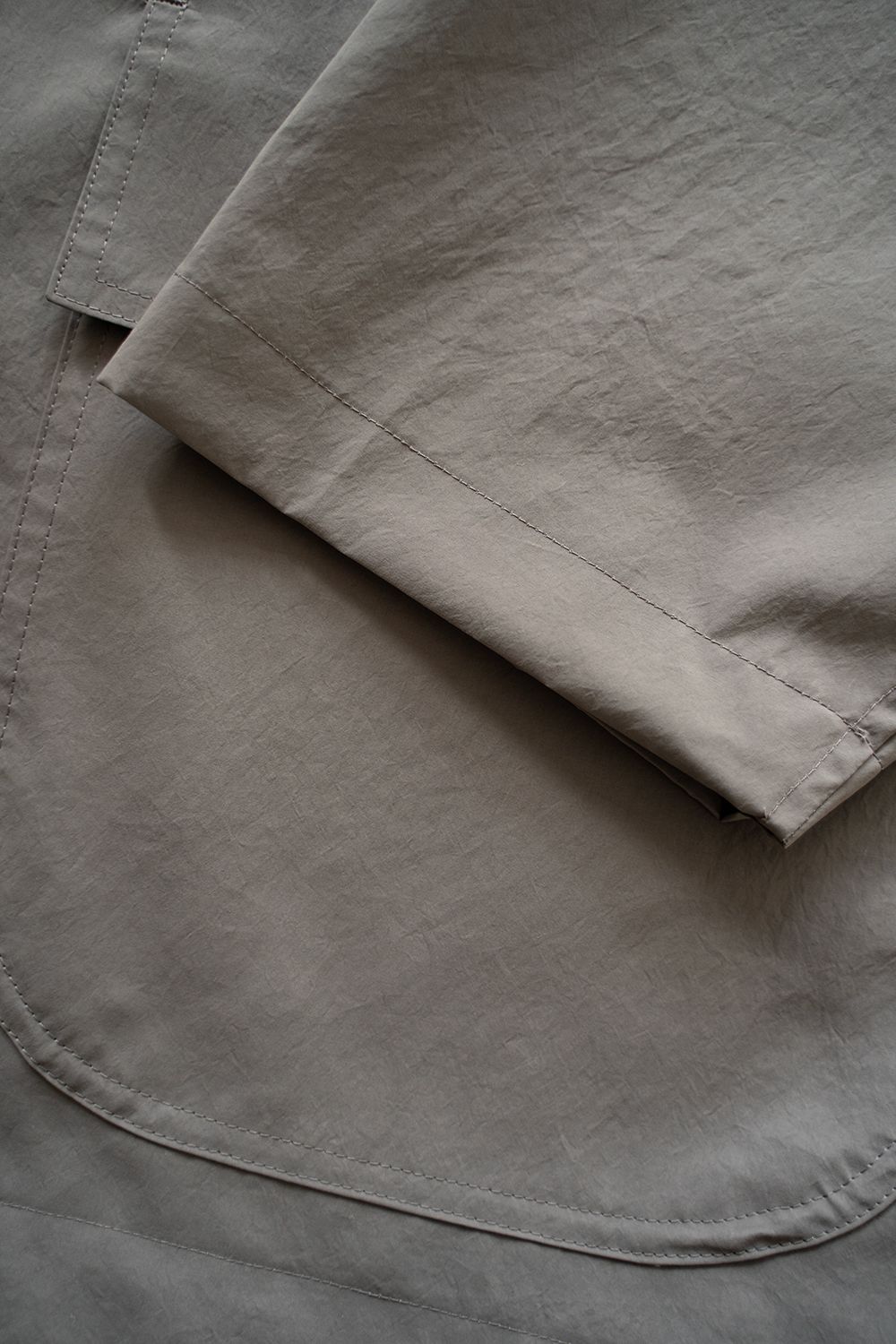 【ラスト1点】【25SS】エアリーポリエステルハーフコート(KHAKI GRAY)