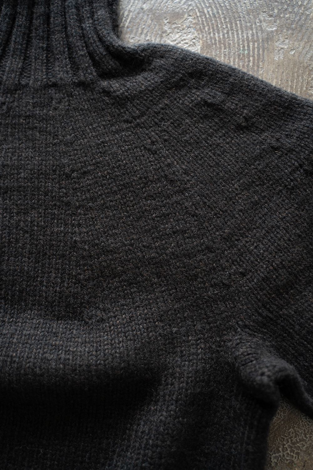 【ラスト1点】yak/lambs multi ply HAND KNITTING yoke top turtle neck sweater(BLACK)