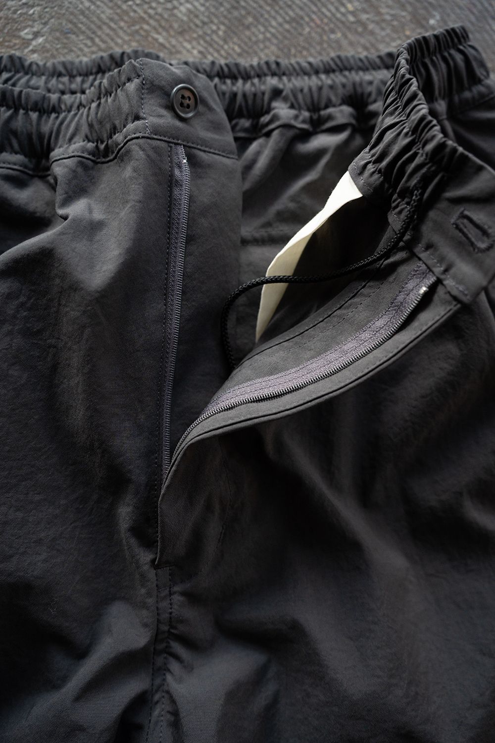 【25AW】タスランナイロンニータックイージーパンツ(CHARCOAL)