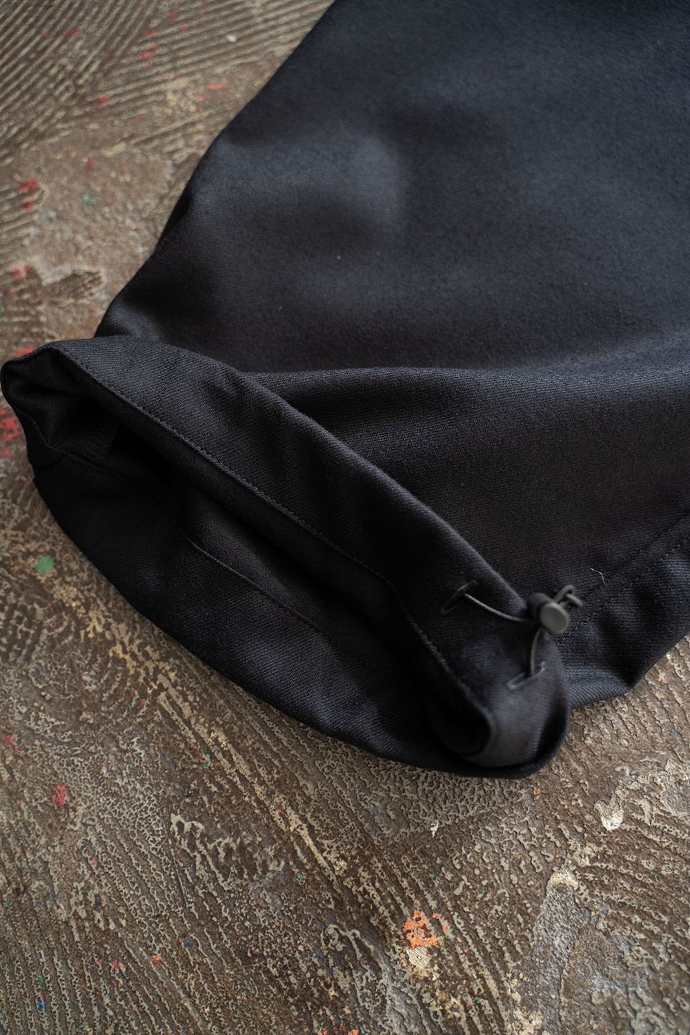 【25AW】サキソニーイージーパンツ(BLACK NAVY)