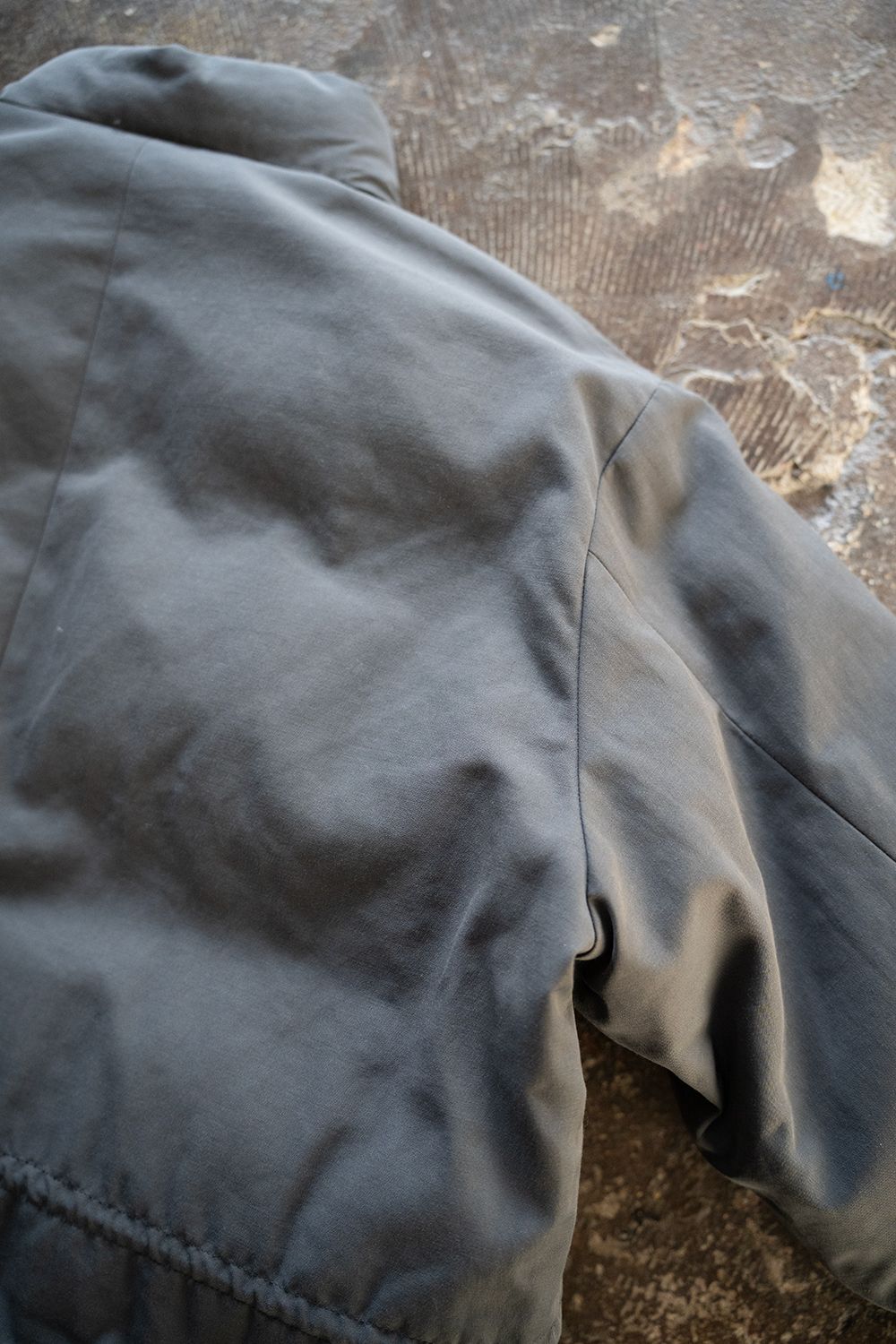 【25AW】強撚ナイロンダウンブルゾン(SLATE GRAY)