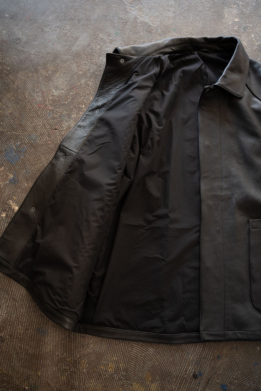 【26AW】カウレザーハーフコート(BLACK)