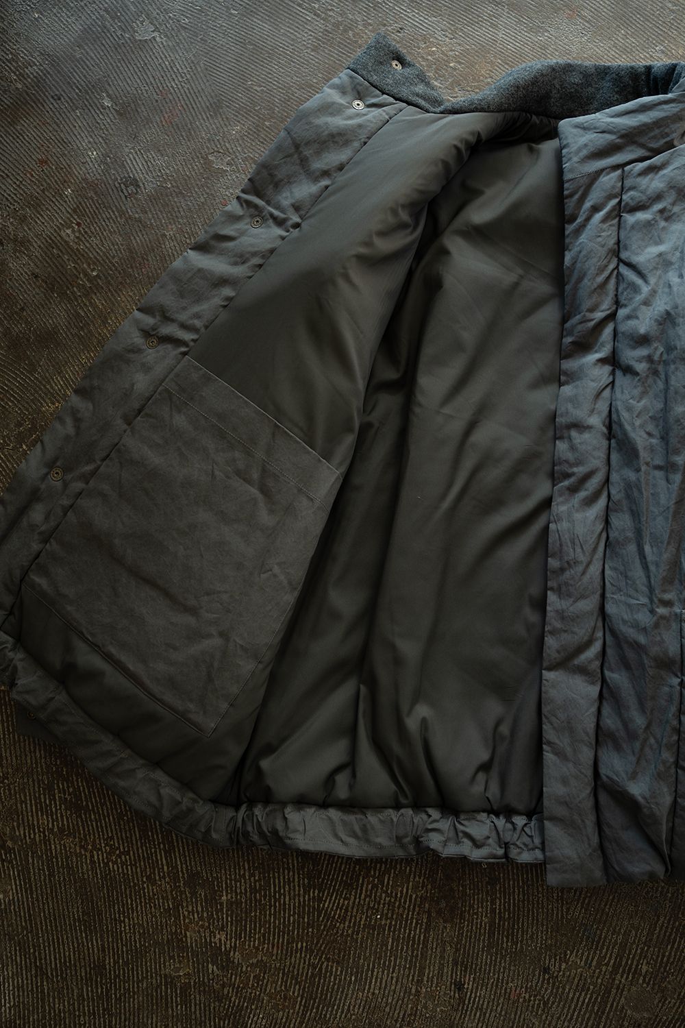 【26AW】シンサレートスタンドカラーブルゾン(SLATE BLUE)