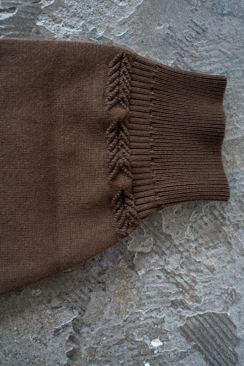 YASHIKI - 【ラスト1点】【24AW】Ryoshu V Neck Knit(BROWN) | Salty