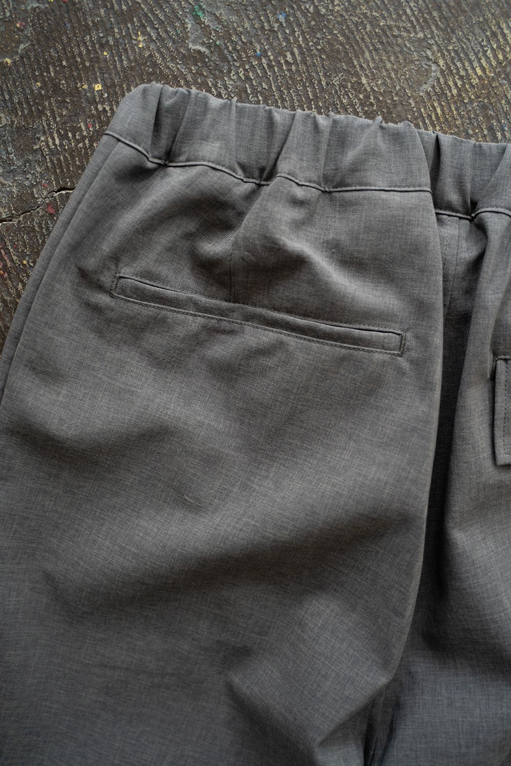 【ラスト1点】【24SS】強撚ポリエステルニータックイージーパンツ(GRAY)