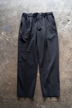 【ラスト1点】【24SS】強撚ポリエステルタックイージースラックス(BLACK NAVY)