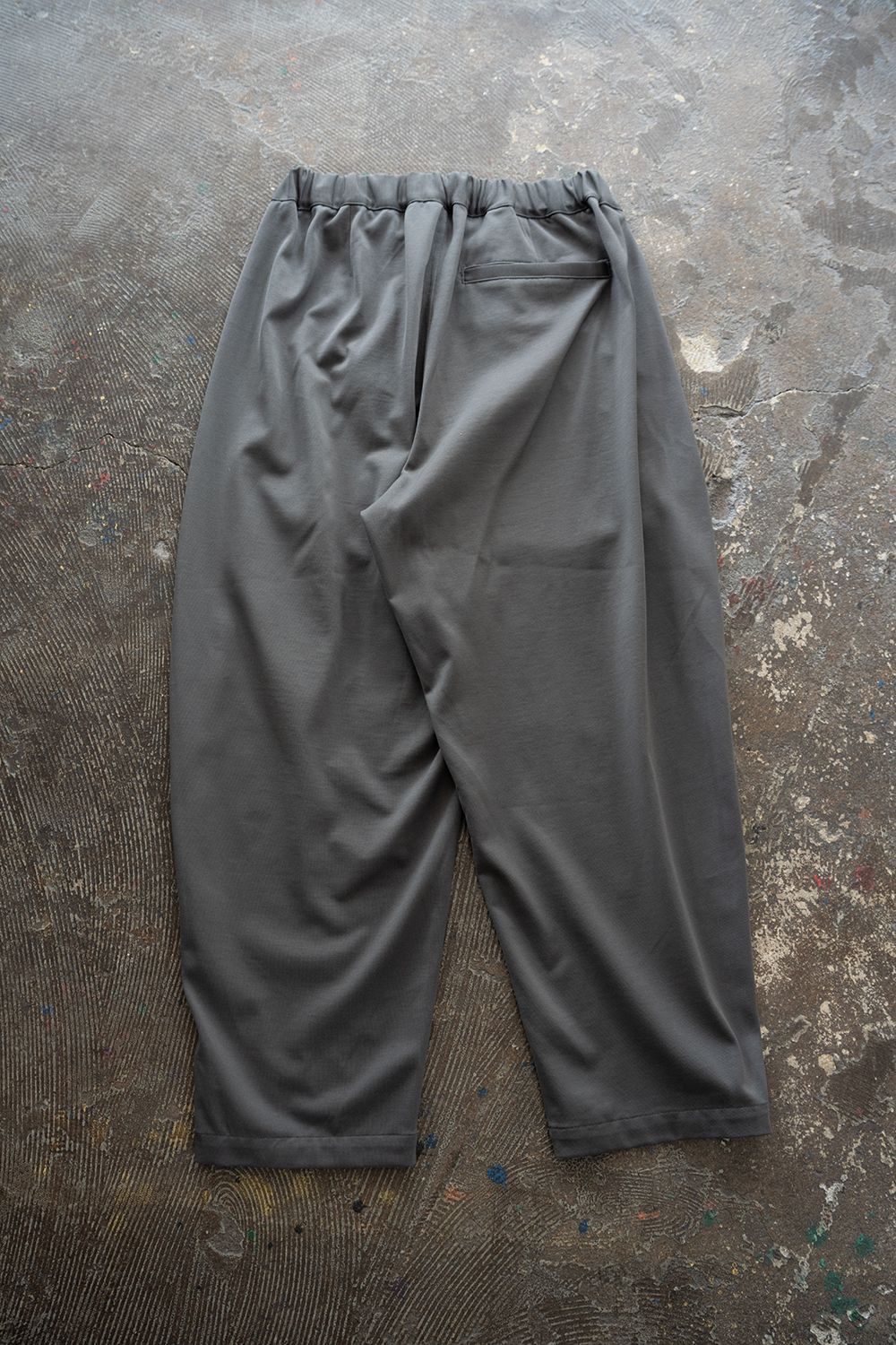 【26SS】コットンジャージータックイージーパンツ(CHARCOAL)