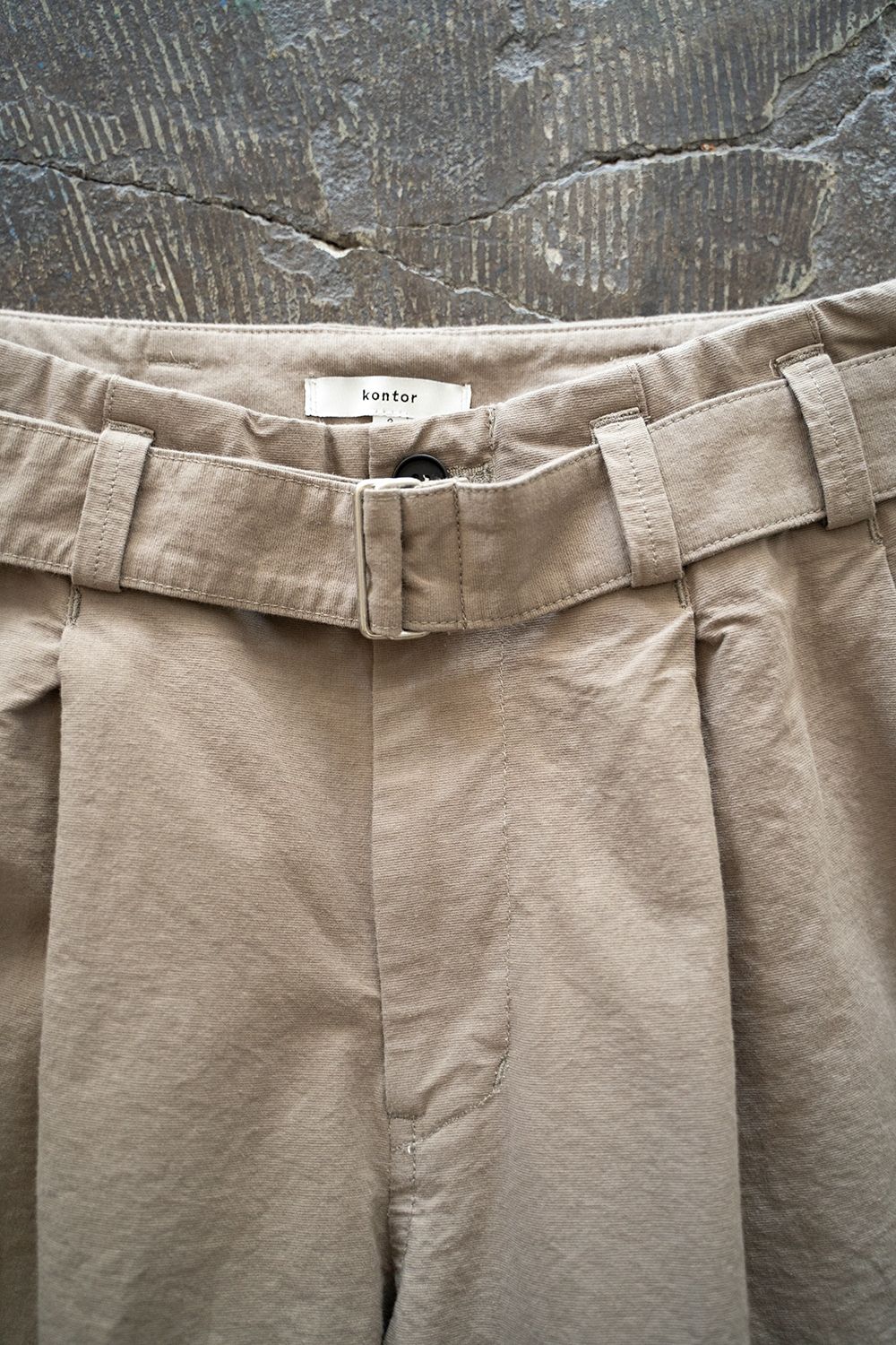 日本製 23SS kontor / Belted Back Pleat Pants - crumiller.com