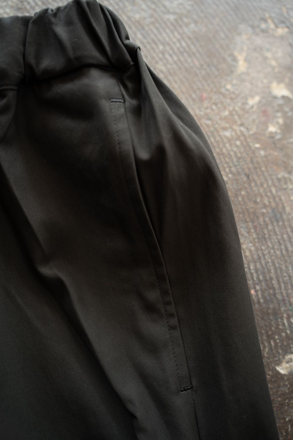 【26AW】コットンギャバジンイージーパンツ(KHAKI BROWN)
