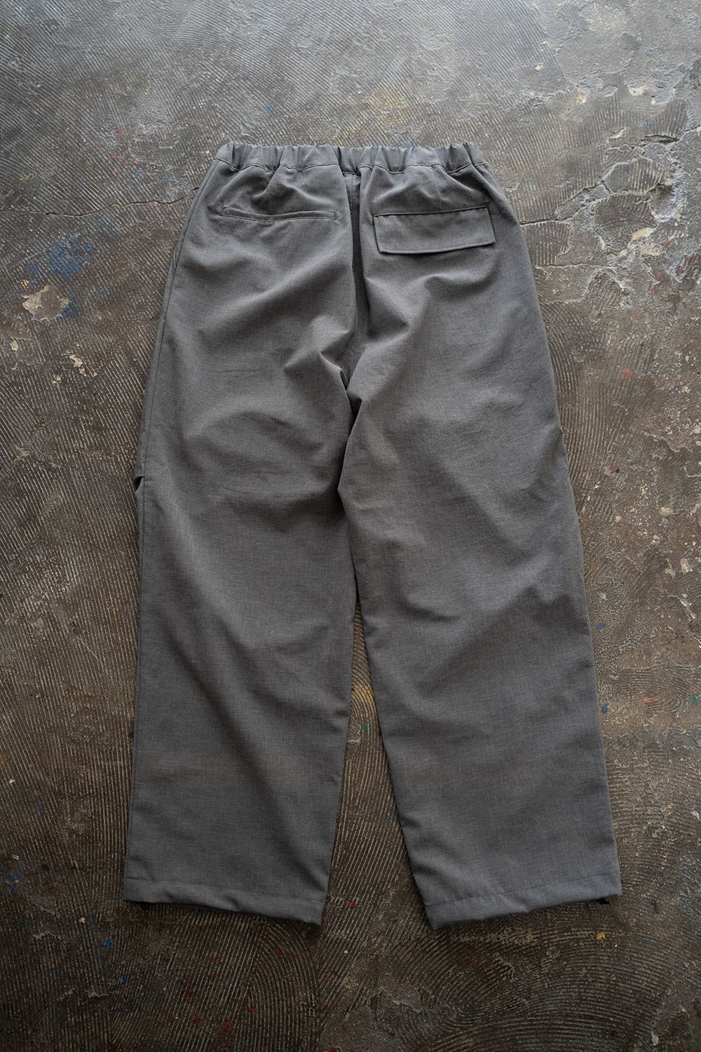 【ラスト1点】【24SS】強撚ポリエステルニータックイージーパンツ(GRAY)