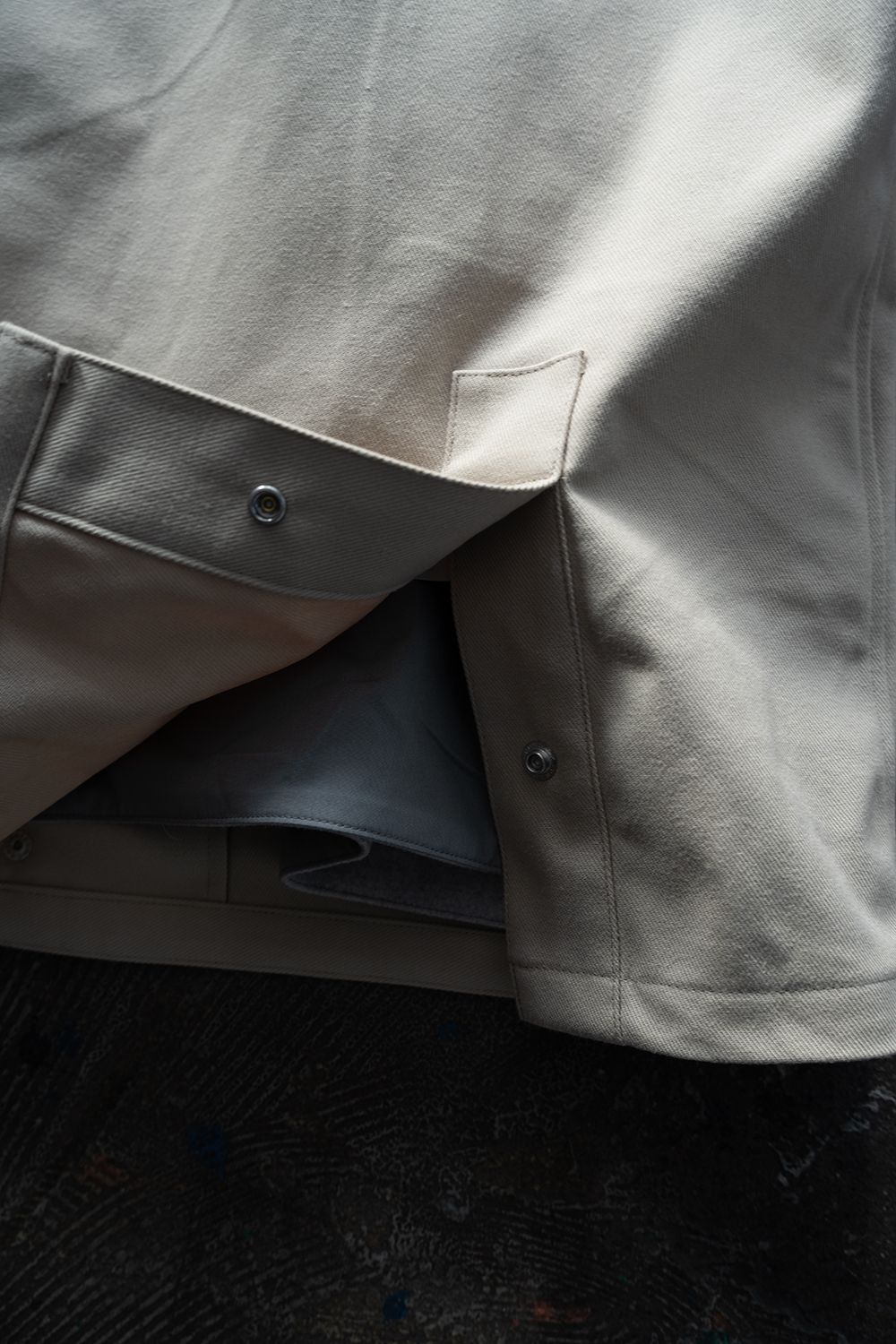 【25AW】コットン×ポリエステルショートブルゾン(LIGHT BEIGE)