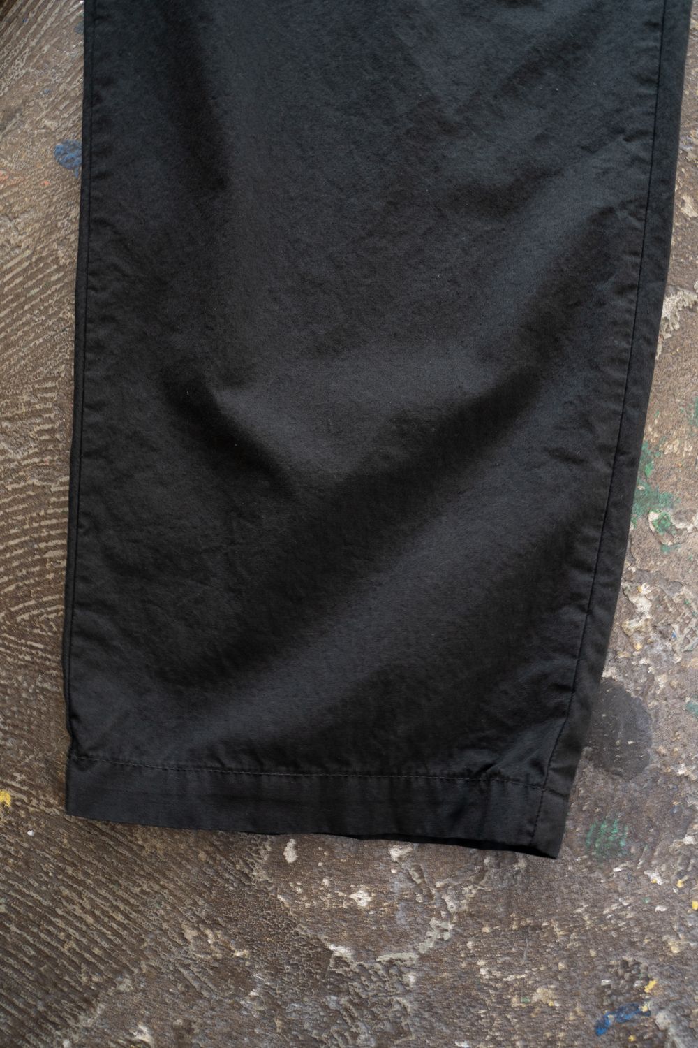 【25AW】ガーメントダイディープタックテーパードパンツ(INK BLACK)