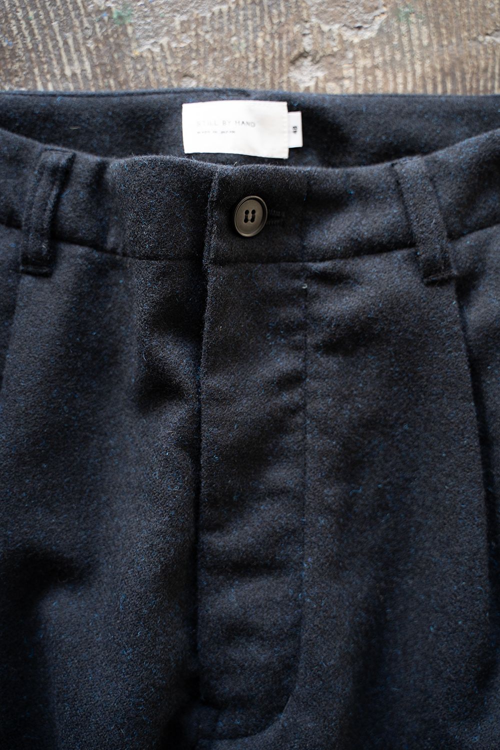 【25AW】ウール×ナイロンワンタックパンツ(BLACK NAVY)
