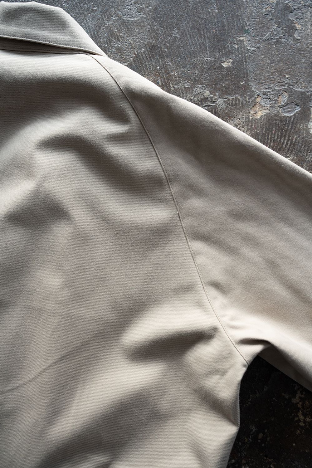 【25AW】コットン×ポリエステルショートブルゾン(LIGHT BEIGE)