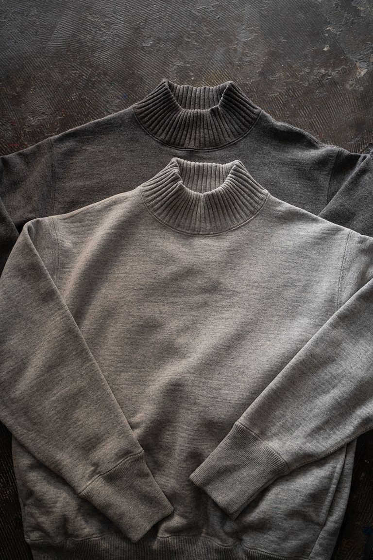 上からTAUPE、LIGHT GRAY。
