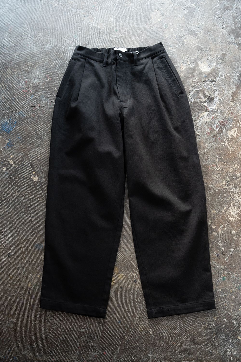 【25AW】ディープタックコットンツイルテーパードパンツ(BLACK)