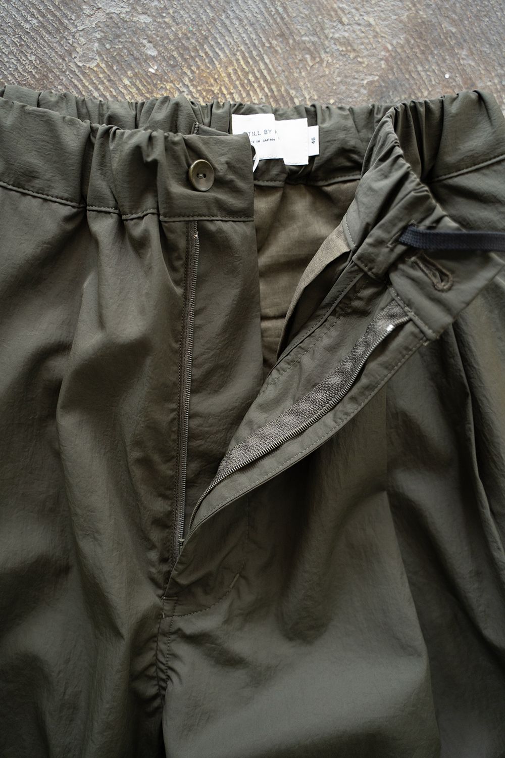 【ラスト1点】【25SS】ナイロン2タックイージーパンツ(DARK OLIVE)