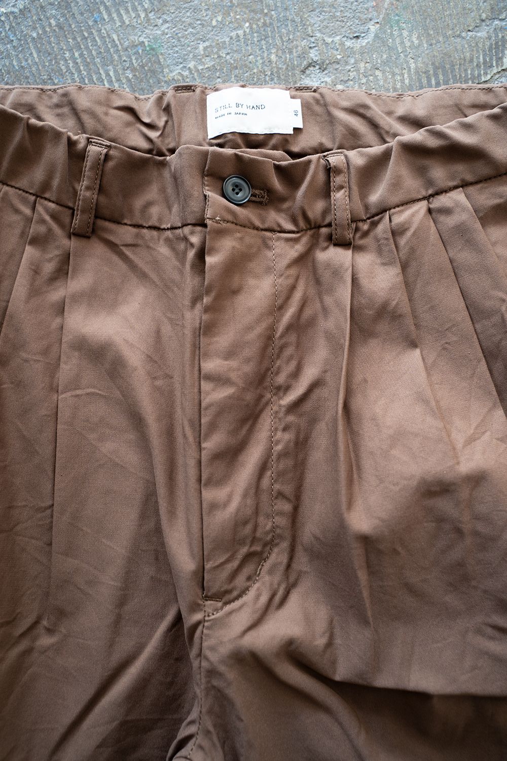 4タックイージースラックス(BROWN)
