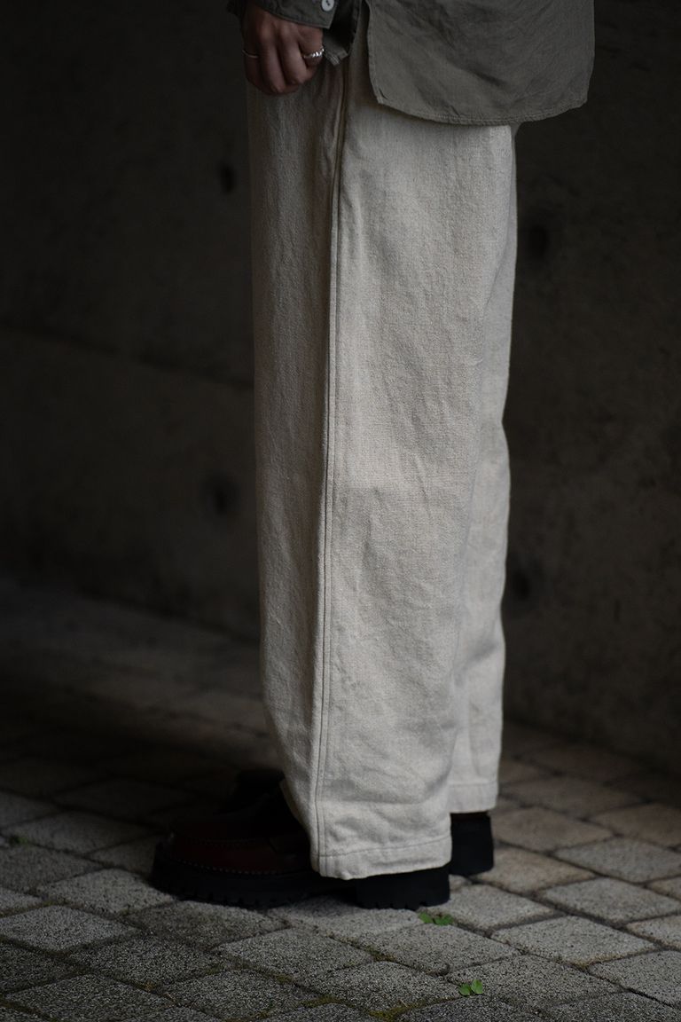 166cm、細身女性でサイズ2を着用しております。
