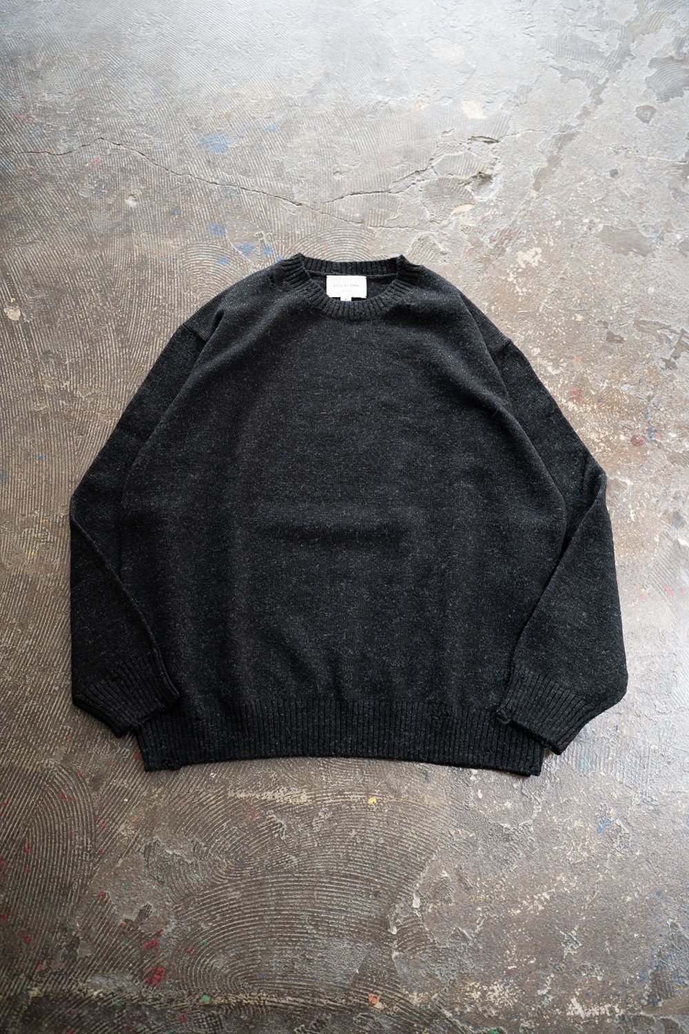 【25AW】ダメージクルーネックニット(DARK CHARCOAL)