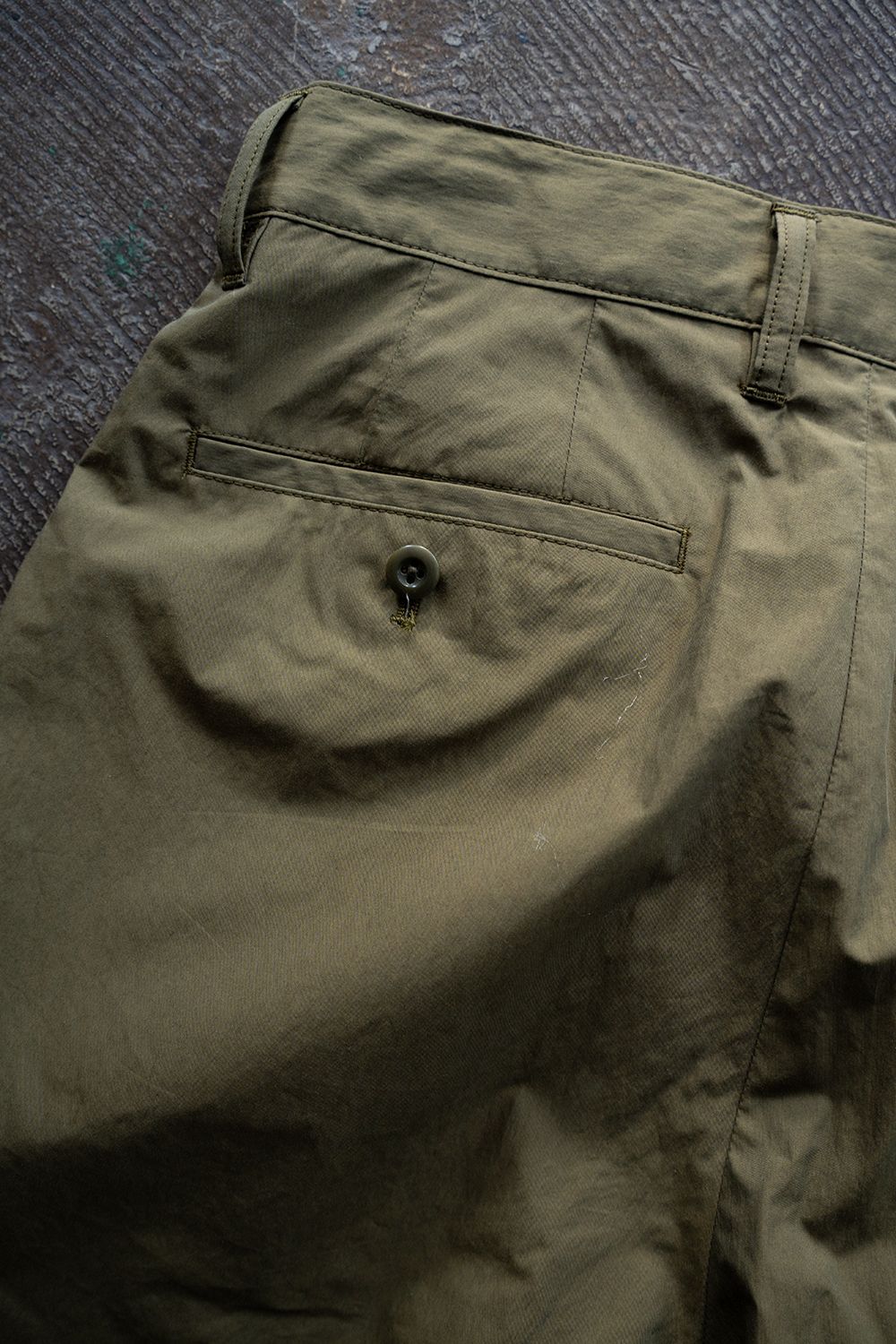 【26SS】2-Tack Puckering Wide Pants/2タックパッカリングワイドパンツ(OLIVE)