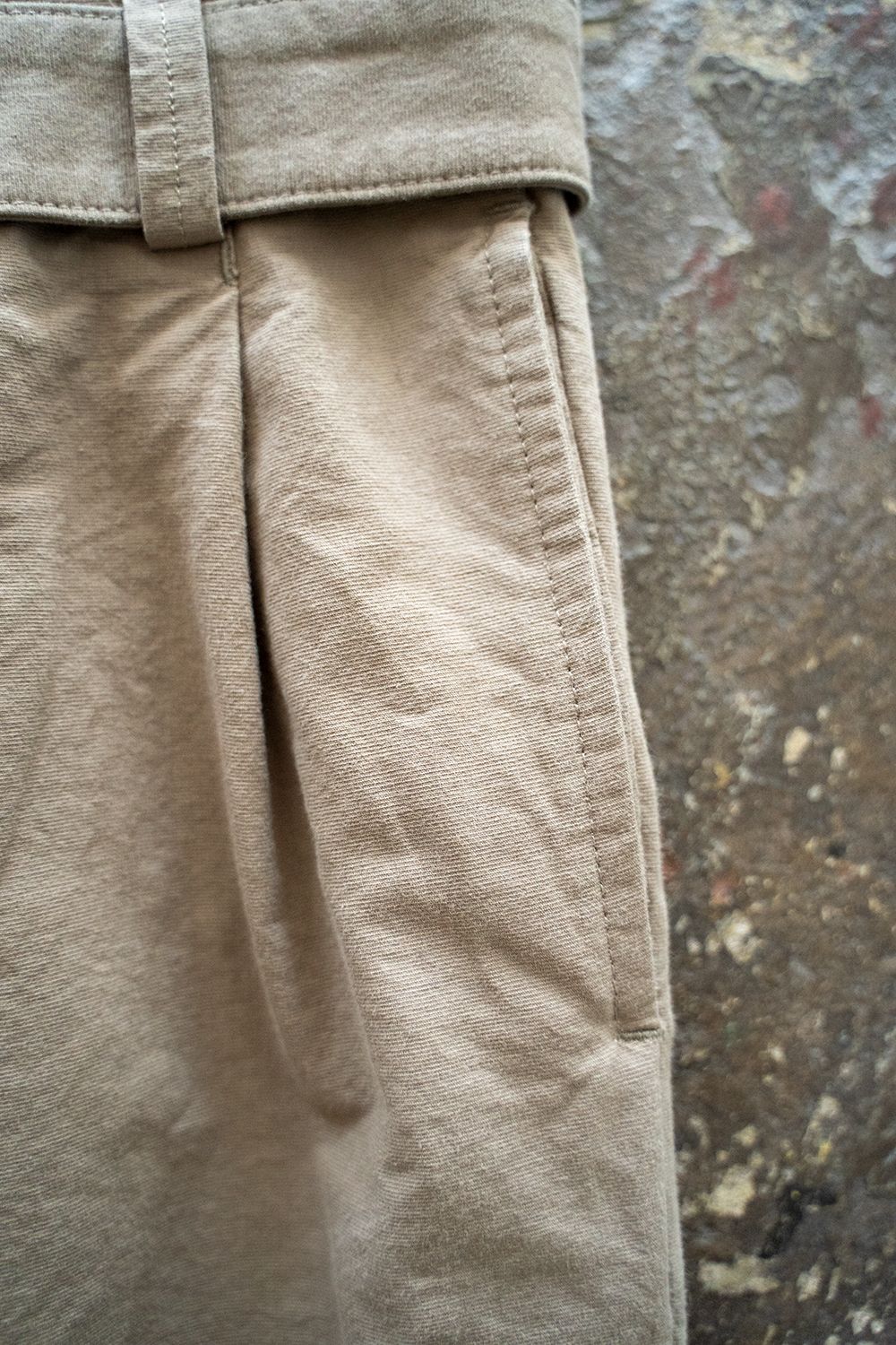 国内正規□ 23SS kontor / Belted Back Pleat Pants | kinderpartys.at