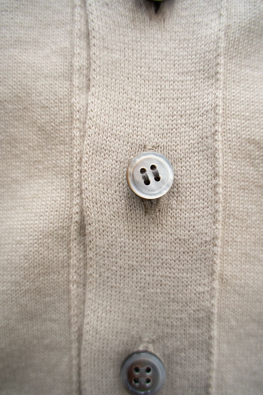 YASHIKI - 【ラスト1点】【24SS】Ogawa Henley Knit(PEARL GRAY