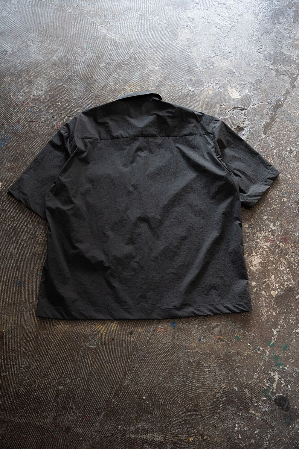 【26SS】ストレッチナイロン半袖シャツ(CHARCOAL)