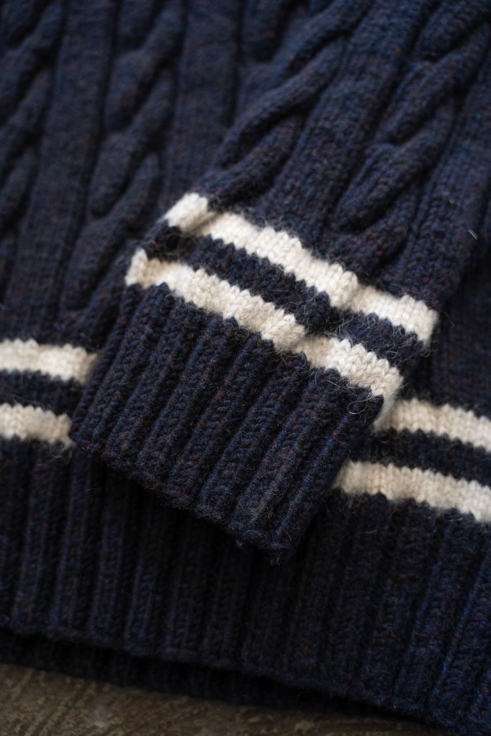 【ラスト1点】camel/cashmere HAND KNITTING cricket sweater(NAVY)