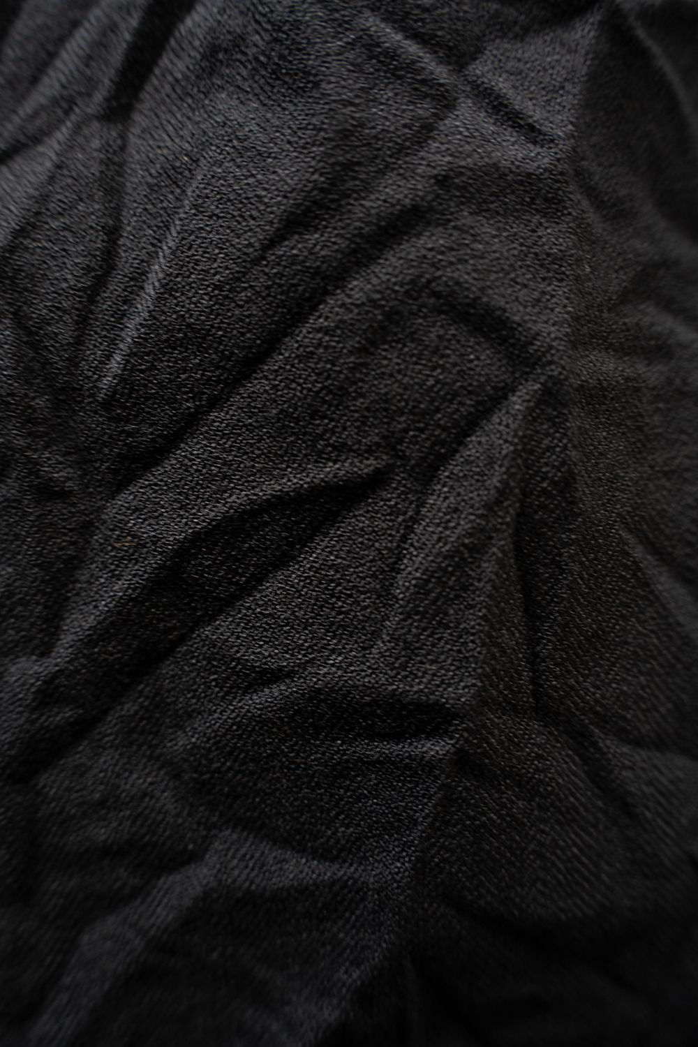 【26AW】先染めポリエステルタックテーパードパンツ(BLACK)