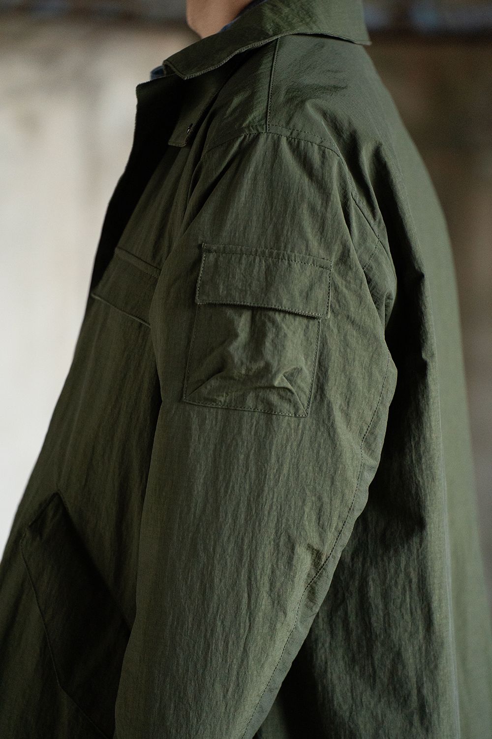 【ラスト1点】【23AW】Water Proof Rip Stop Nylon Stand  Coat/撥水リップストップナイロンスタンドコート(KHAKI)【ユニセックス】 - 4