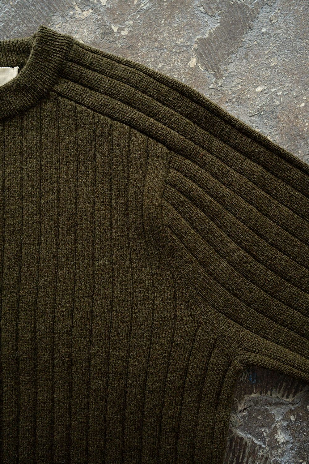 Hard twisted Shetlandwool RIB saddle shoulder crew neck sweater(OLIVE)