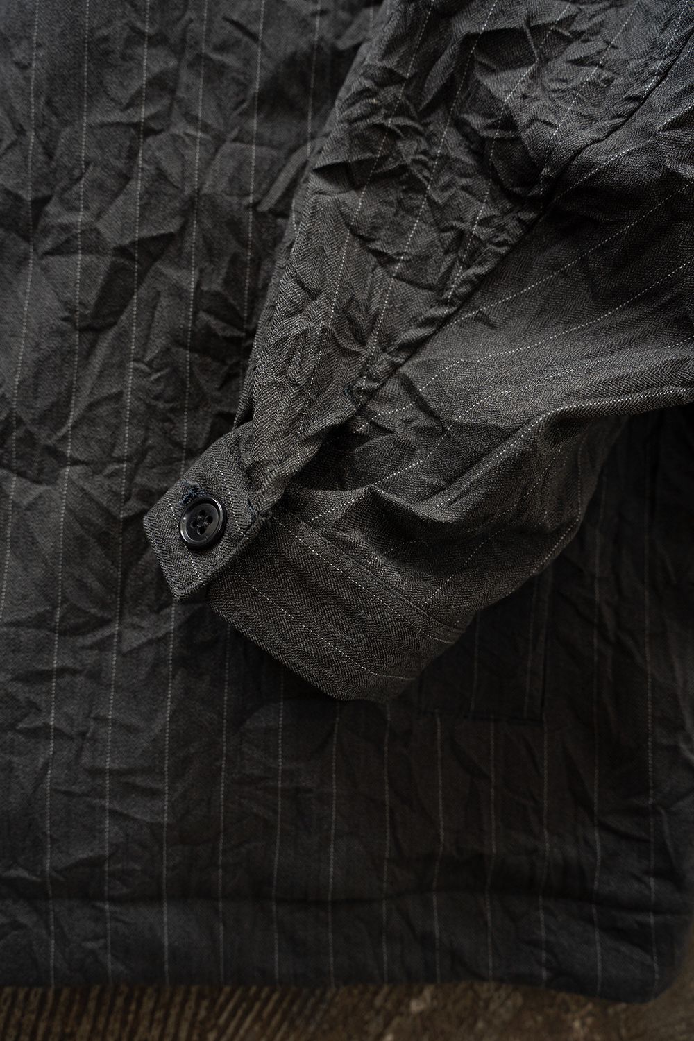 【26AW】先染めポリエステルジップブルゾン(CHARCOAL)