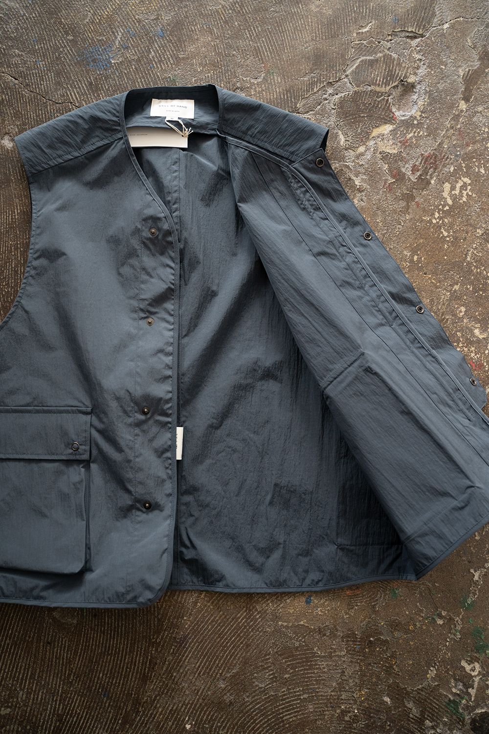 【ラスト1点】【24SS】塩縮ナイロンビッグポケットベスト(BLUE GRAY)