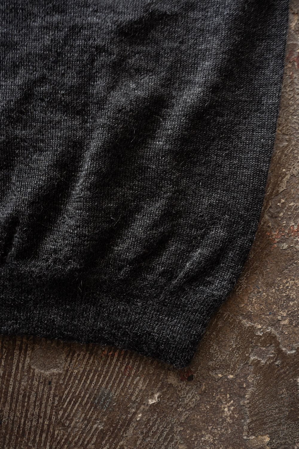 【26AW】エクストラキッドモヘア12Gニット(CHARCOAL)