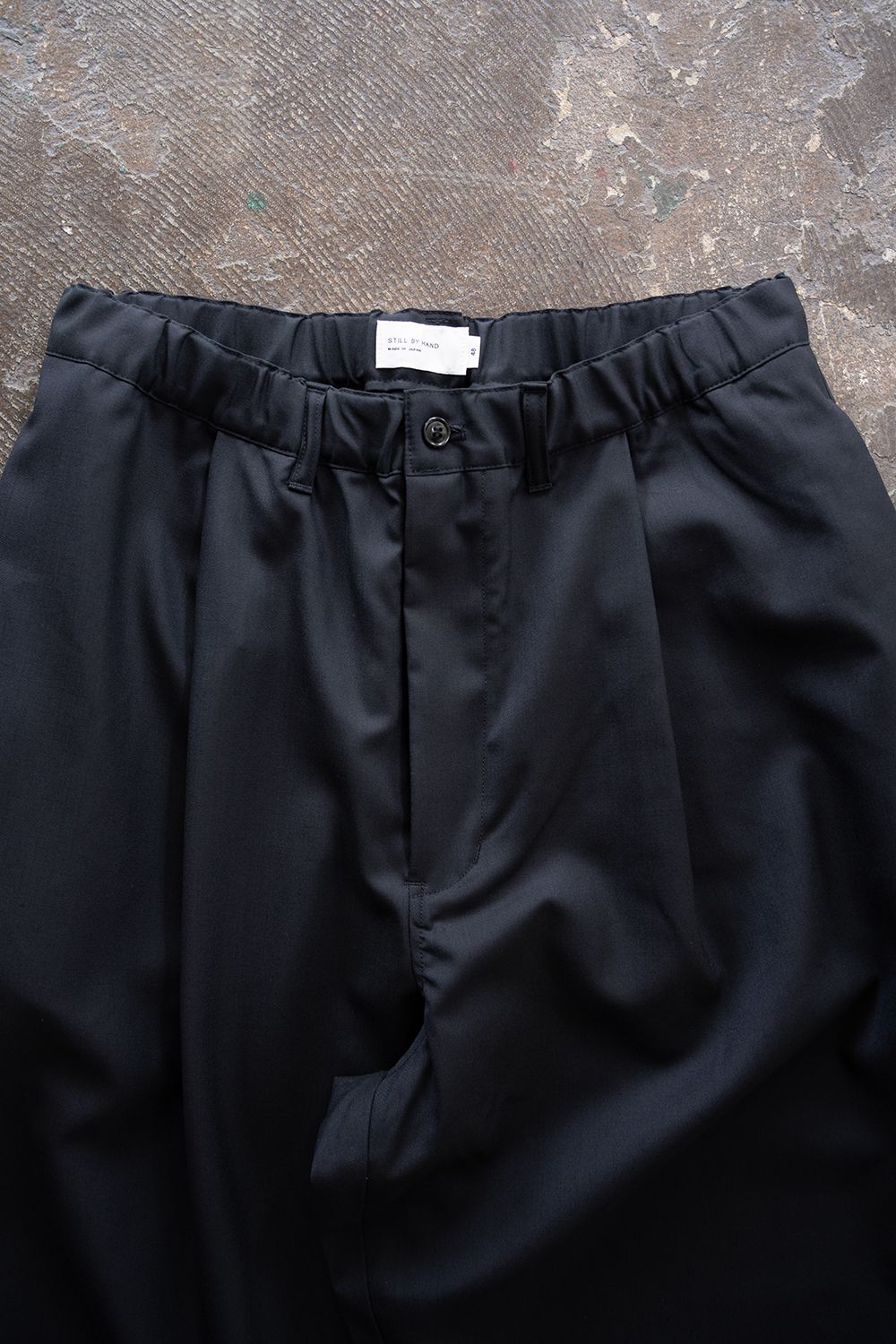 【26SS】ウォッシャブルウールイージースラックス(BLACK NAVY)