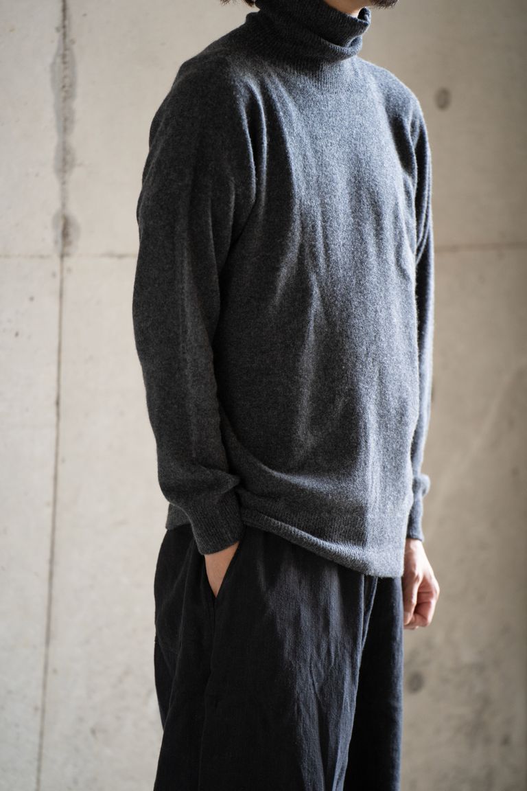 176cm、58kgの細身体型の男性でサイズ3を着用しております。