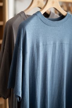 【ラスト1点】【24SS】シルク混フットボールTシャツ(SMOKE BLUE)