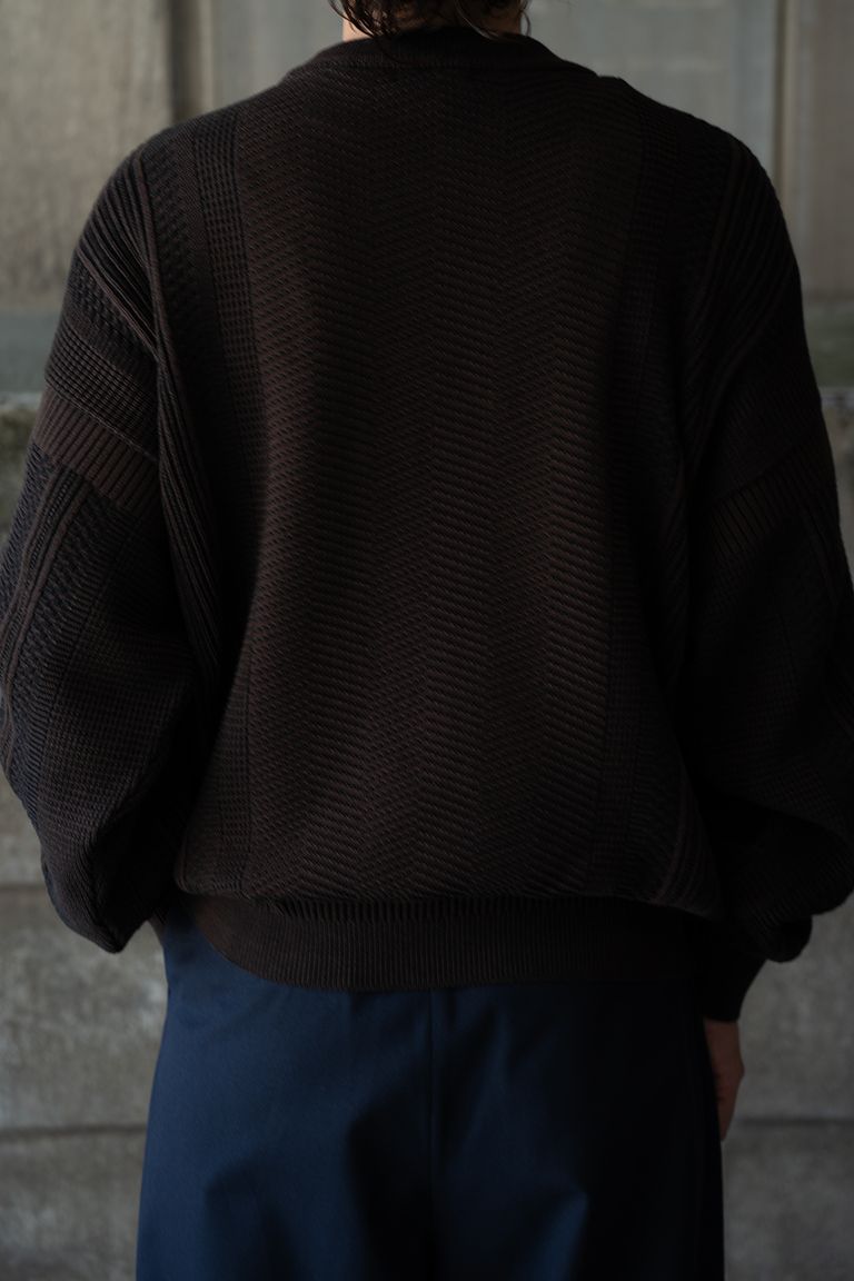 176cm,60kgの細身体型でサイズ1を着用しております。