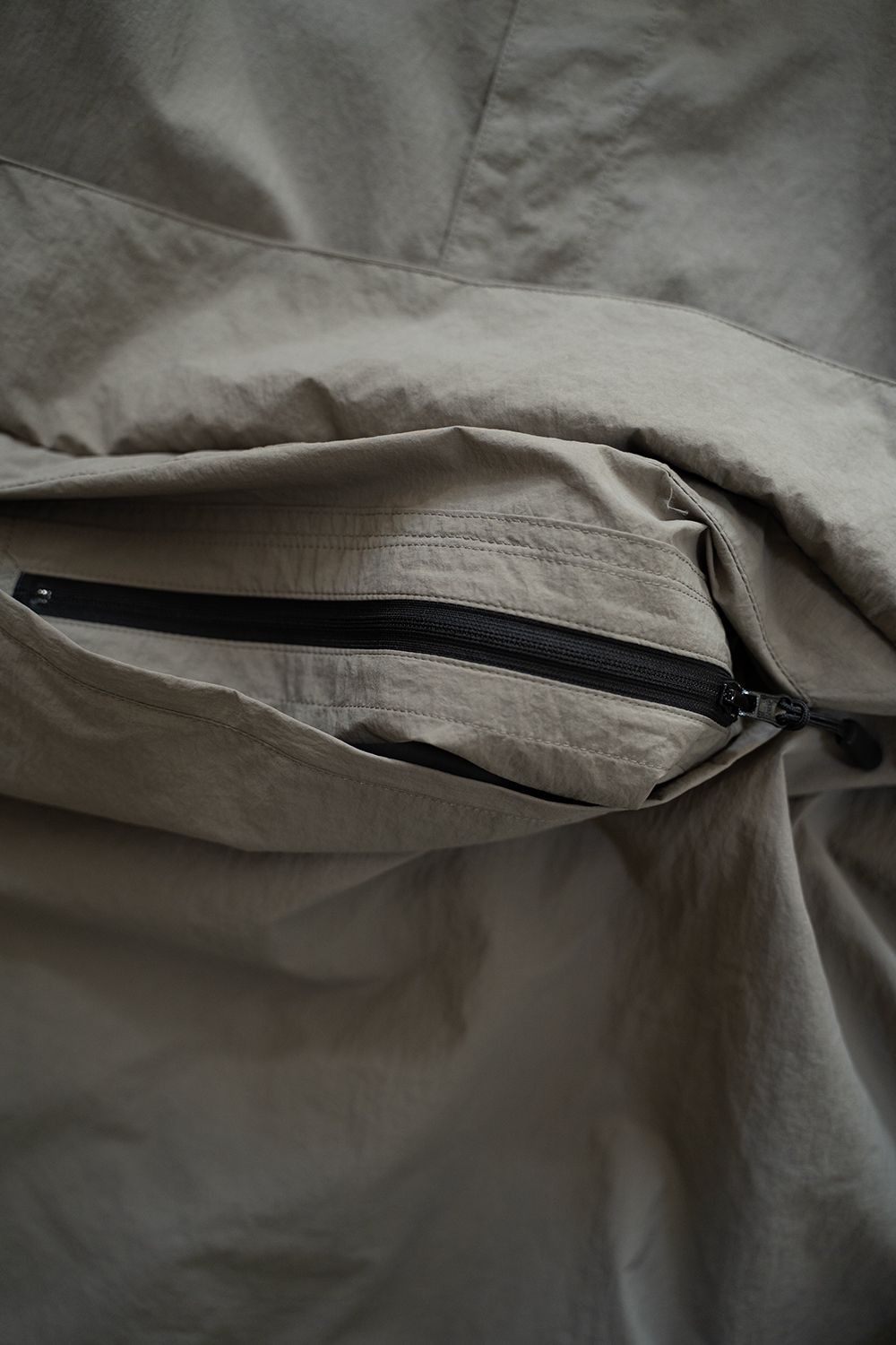 【ラスト1点】【24AW】撥水ナイロンパッカブルアノラック(KHAKI BEIGE)