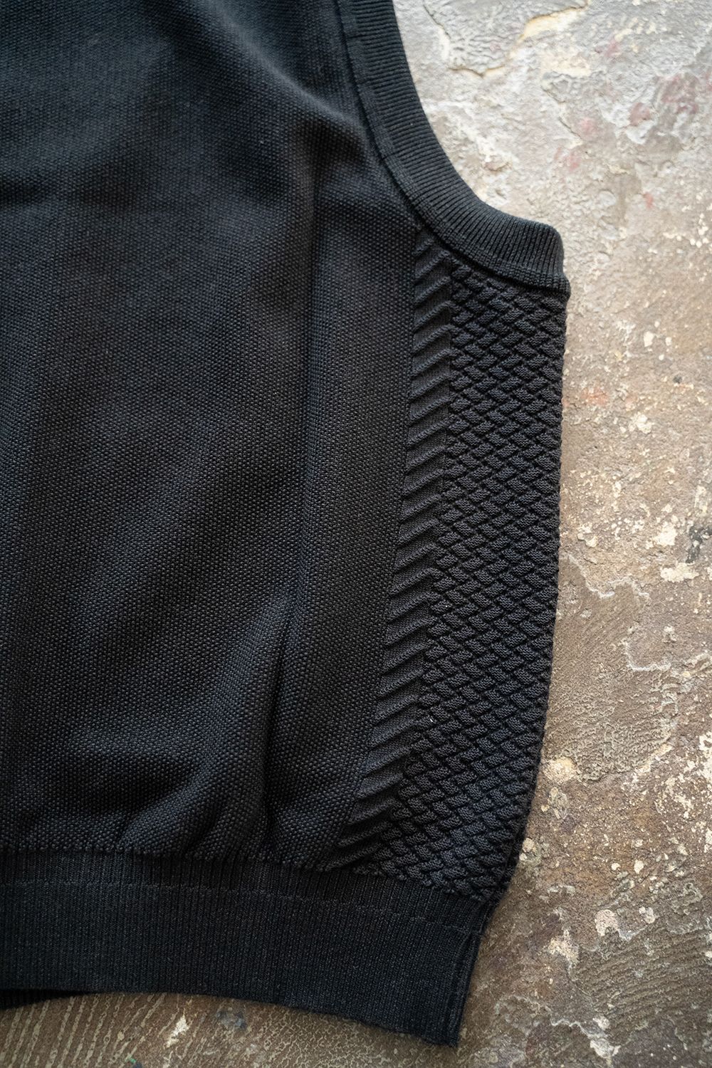 YASHIKI - 【ラスト1点】【23SS】Kusamoe Vest(BLACK) | Salty