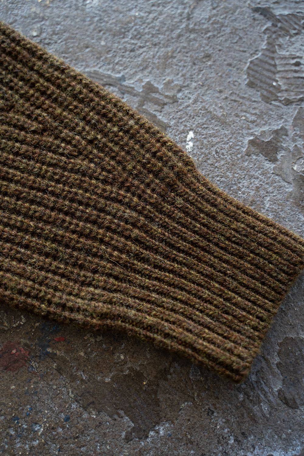 brushed yak/Shetland wool turtle neck sweater(KHAKI)