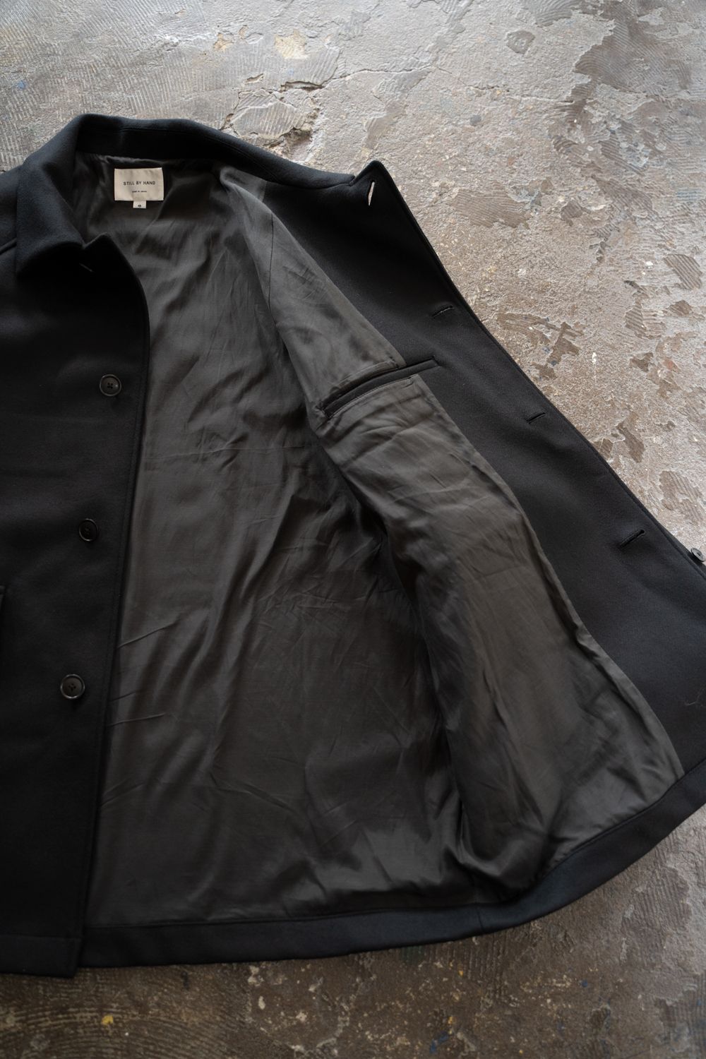 【25AW】Super110'Sメルトンステンカラーハーフコート(BLACK)