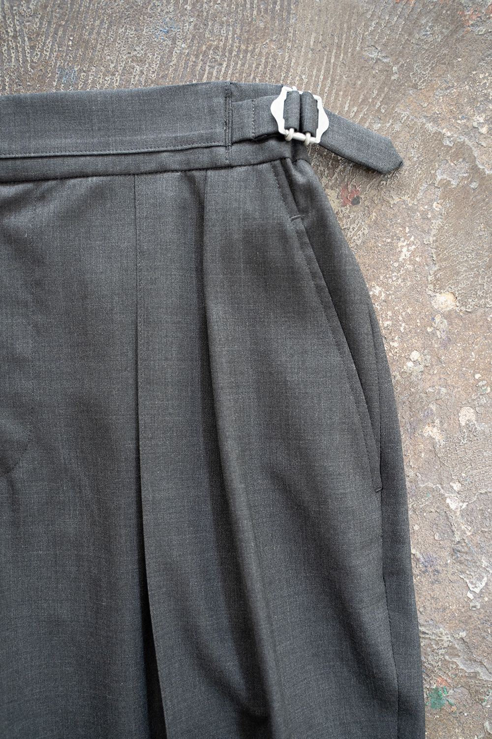 【ラスト1点】【23SS】2-Tack Wool Tropical Trousers/2タックウールトロピカルトラウザーズ(CHARCOAL)