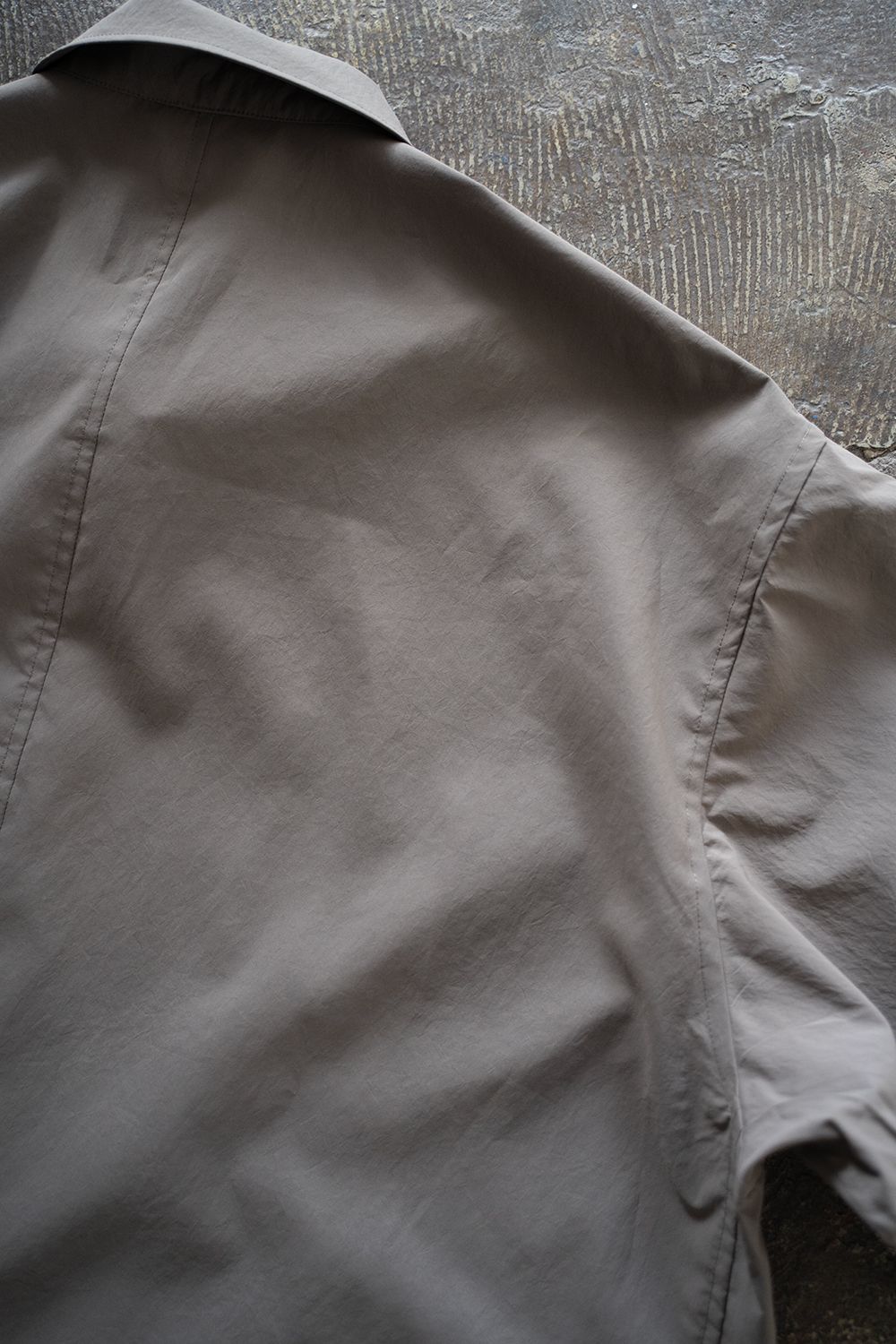 【ラスト1点】【25SS】エアリーポリエステルハーフコート(KHAKI GRAY)