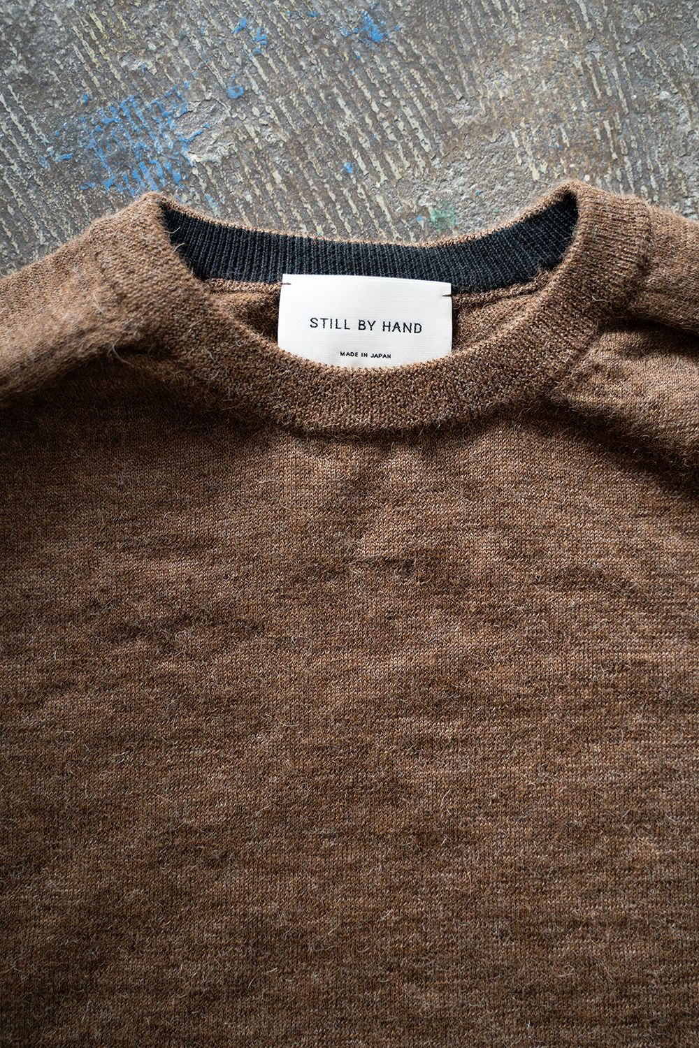 【23AW】ベビーアルパカクルーネックニット(BROWN)
